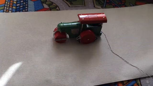 Электромеханическая игрушка -Каток(Асфальтоукладчик).ФРГ.Редкость смотреть онлайн
