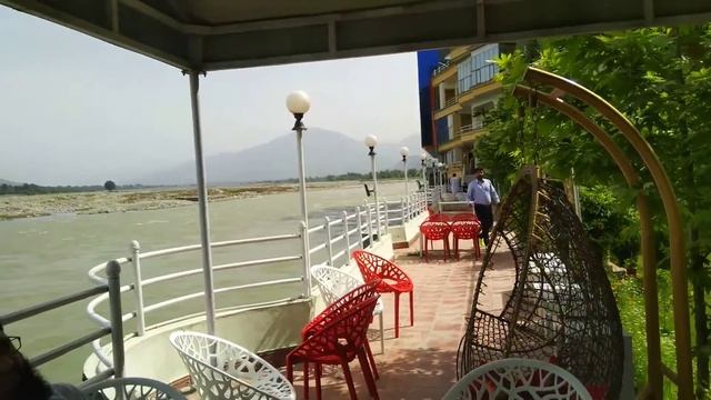 beautiful view at river side hotel Swat Mingora (Pizzagutt).. смотреть онлайн