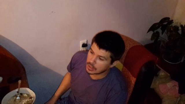 MUKBANG. БРАТУХА КУШАЕТ УХУ ИЗ КАРПА. ОБЖОР.