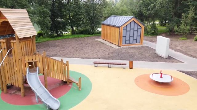 Площадка у прудов в парке Дружбы смотреть онлайн