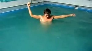 чувак перданул в бассейне  dude in the pool Юмор! Прикол! Смех