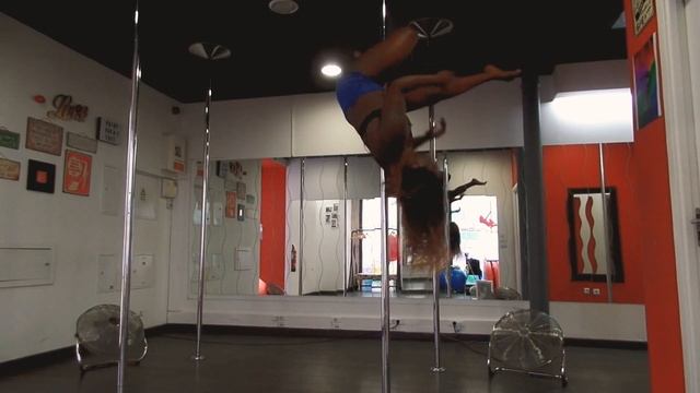 Pole dance "o problema é que ela é linda" смотреть онлайн