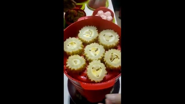 НА ПЛАСТМАССОВОЙ ТАРЕ. ЭТО ГДЕ ТАК Г0ТОВЯТ смотреть онлайн