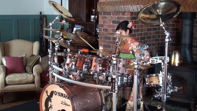 The kimono drum performance 着物でドラム / Senri Kawaguchi смотреть онлайн