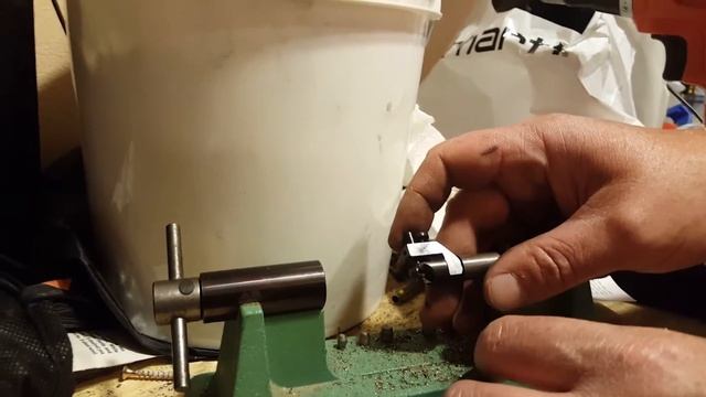 Using the rcbs three way cutter on an old case trimmer. смотреть онлайн