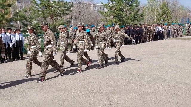 сапта жүру және патриоттық әндер сайысы  6 Ә сыныбы
