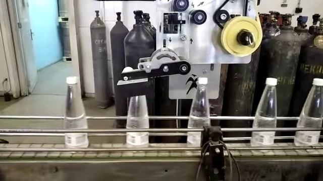 Работа аппликатора на мелкой таре