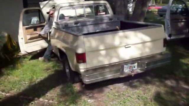 1981 Short Wheel Base Chevy Truck w/ 350 Exhaust and Rev смотреть онлайн