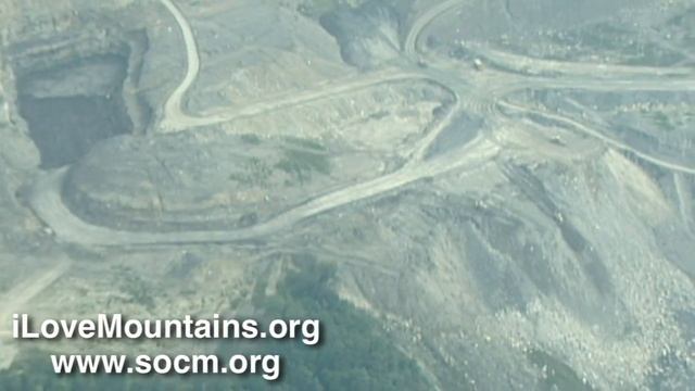 Eagan, TN: Digging wild herbs in the Appalachian mountains смотреть онлайн