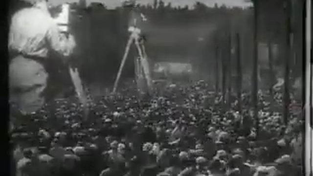 Cinematic Orchestra Man w_ the Movie Camera 8 смотреть онлайн