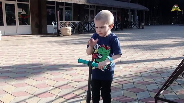 Москва, Сочи 2025. 11 день в Лазаревском. Гуляем в парке и у моря. В поликлинике. (Семья Бровченко) смотреть онлайн