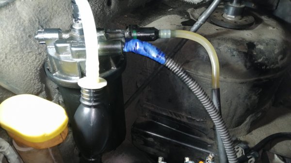 Правильный вариант замены груши подкачки топлива на Renault Trafic (часть 2).