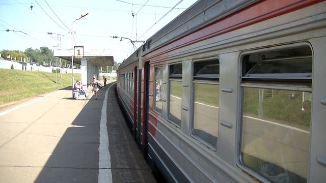 Электропоезд ЭР2К-1152 станция Красный Строитель