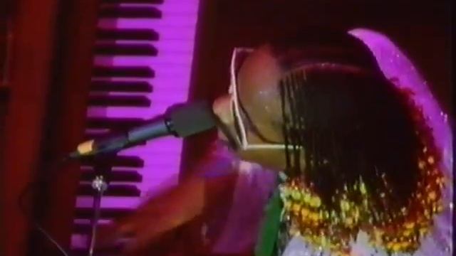 Stevie Wonder - Boogie on Reggae Woman смотреть онлайн