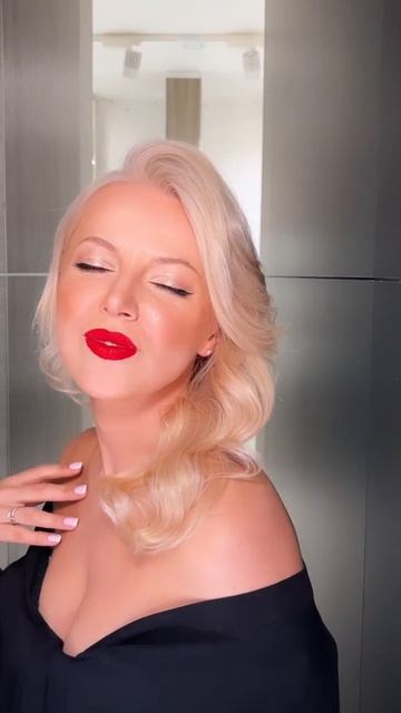 Укладка и макияж в исполнении Олеси Виноградовой | #makeuotutorial #makeup #style смотреть онлайн