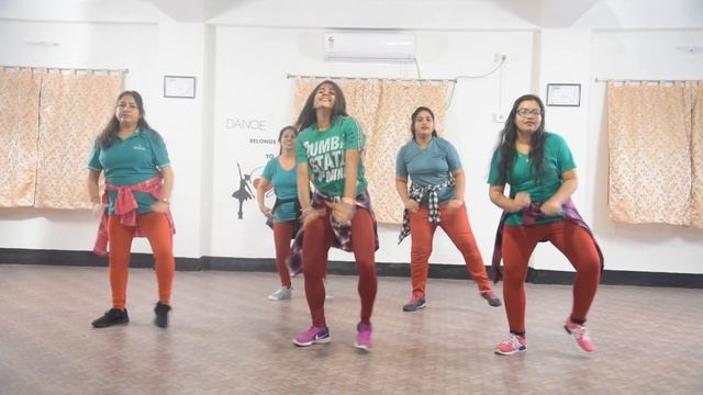 Zumba on Waka Waka , Choreographed by Chandana Mondal смотреть онлайн