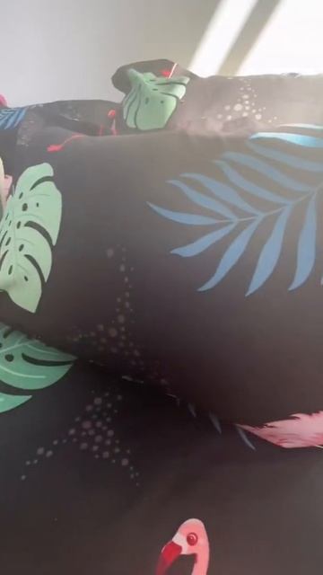 Lenjerie Finet Satinat Gros cu 2 Fete - 6 Piese - Flamingo si Frunze смотреть онлайн