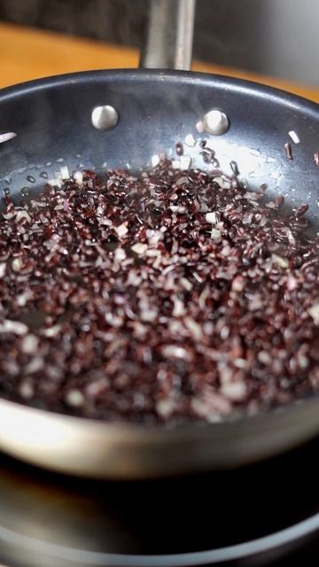 Судак с чёрным рисом