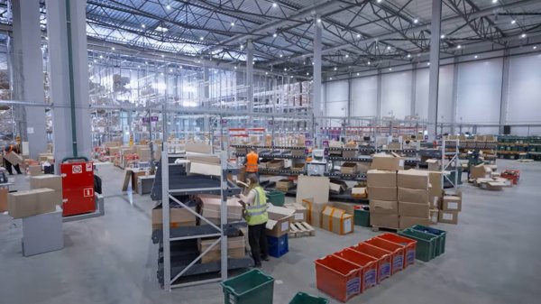 Стеллажи Put to Light на РЦ Familia