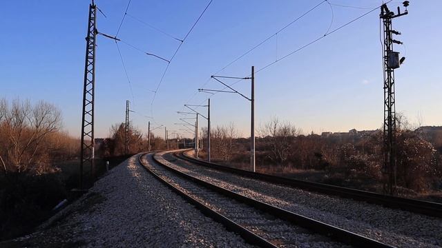 ПВ 20112 Враца-София напуска Искърското дефиле при Курило, начело с локомотив 