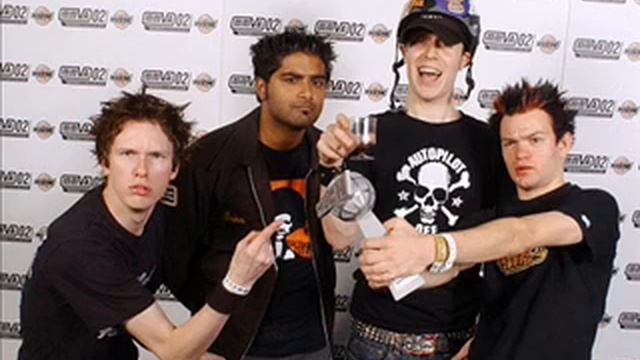 Sum 41 - Motivation Acoustic смотреть онлайн
