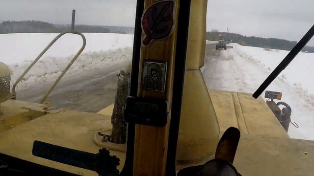 К-701 и два грейдера. Убираем снежный вал. Передаю приветы! смотреть онлайн