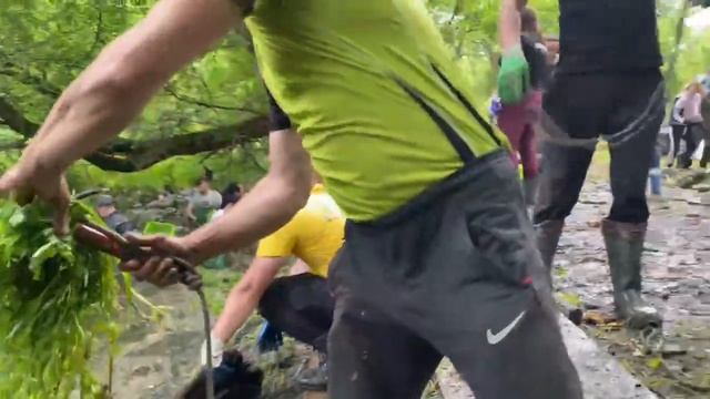 Бабаи. На Удах продолжается субботник. этот раз вычищают от мусора второй остров.