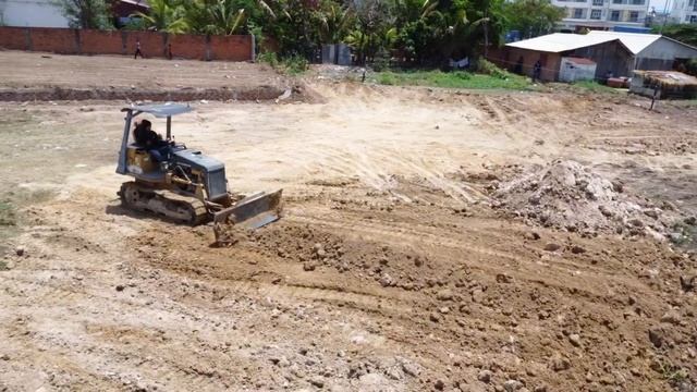 New Project 5T Dump Truck and Dozer Push Filling Clearing Pond on Flooded смотреть онлайн