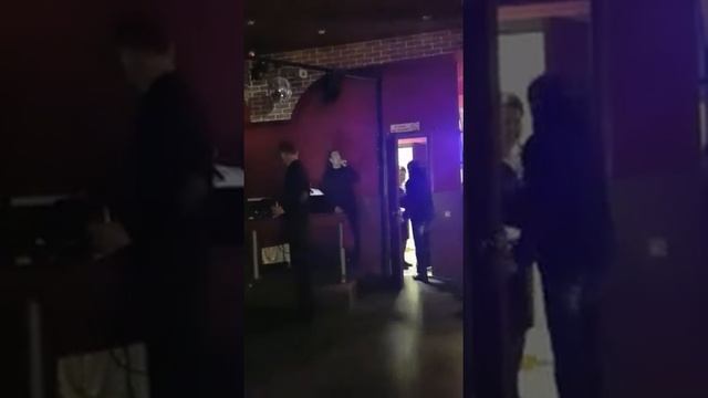 Парень красиво исполнил песню смотреть онлайн
