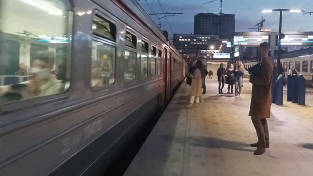 Электропоезд ЭД4М-0008 прибывает на станцию Савеловская(МЦД-4)