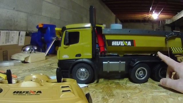 Huina 1573 RC Dump Truck - A First Look
