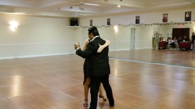 Tango Demo by Elizabeth and Mauro at Milonga Abrazos (2 of 2) смотреть онлайн
