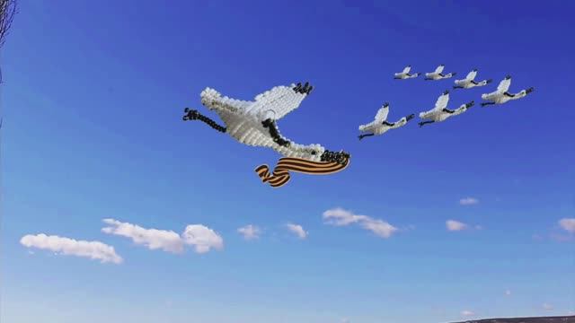 Поделки к 9 мая из бисера / вечный огонь из бисера / журавль из бисера / как плести из бисера / смотреть онлайн