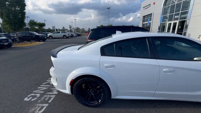 I BOUGHT A WIDEBODY SCATPACK AT 20?!! смотреть онлайн