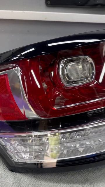 Ремонт заднего фонаря Range Rover Sport. Замена стекла. смотреть онлайн