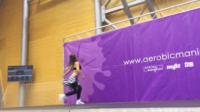 Iva Mojziskova - Aerobicmania - Dance aerobic class смотреть онлайн