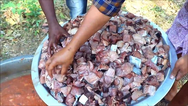 50 Kg BIG GIANT TUNA FISH CURRY | Cutting & Cooking Skill Village Food Recipe смотреть онлайн