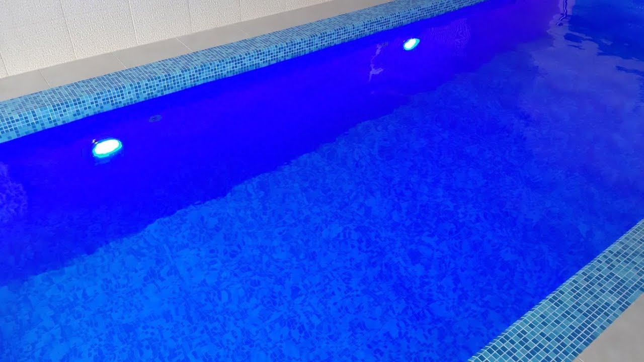Светильники Бассейна в Работе. Светят Лампы в бассейне. Как выбрать и сделать Подсветку Бассейна смотреть онлайн