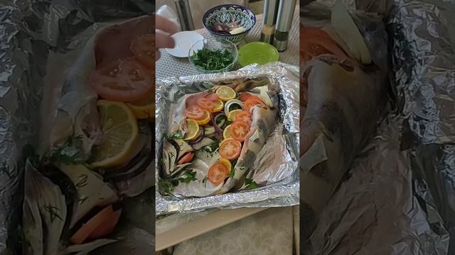 Окунь запечённый с овощами!!!
