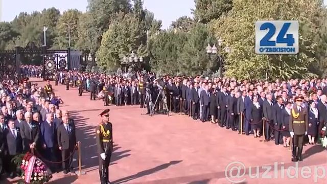 Шавкат Мирзиёев Ислом Каримов ҳайкали очилишида иштирок этди