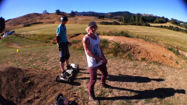 How to do a one handed power slide on a mountain board, MTB Tips смотреть онлайн
