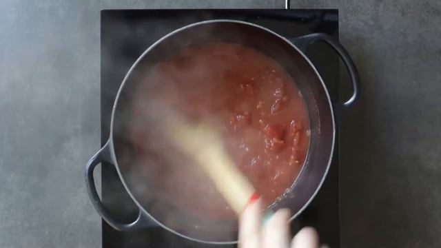 Easy tomato cream rigatoni | Simply Delicious смотреть онлайн