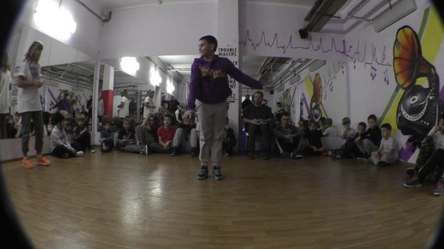 Ваня против Даша смотреть онлайн