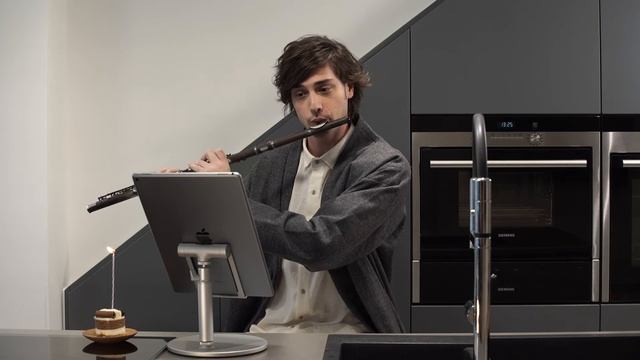 MOMAX - iStand PRO - Demonstration (ENG) смотреть онлайн