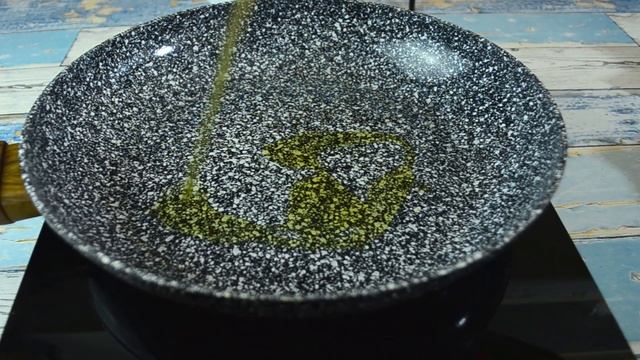 Krewetki Z Makaronem Ryżowym I Pomidorami - Przepis Na Krewetki - Jak Zrobić - Smakowite Dania