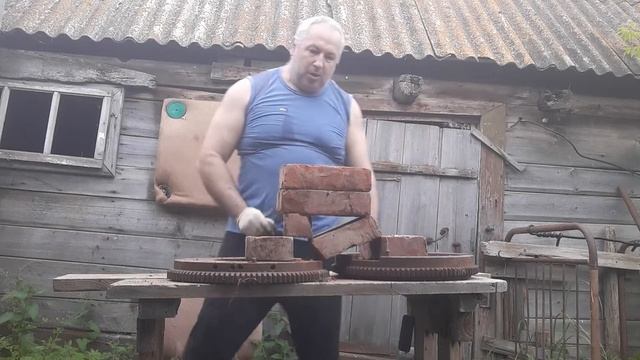 Ломаю Кирпичи Тренировка смотреть онлайн
