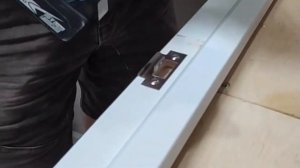 Монтаж ответной планки двери