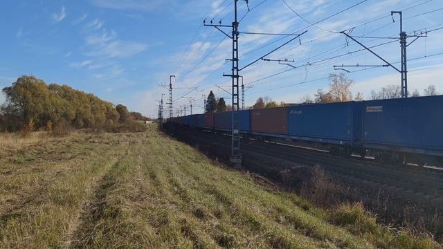 Гость с Октябрьской ж/д, электровоз ВЛ10у-582 с грузовым поездом. смотреть онлайн