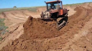 Двигаем грунт на ДТ 75