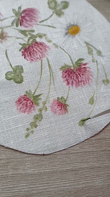 Рисую на ткани. Новенький воротничок! Клевер - ромашки!! смотреть онлайн